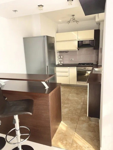 Apartament 3 camere in cladire recenta cu loc de parcare