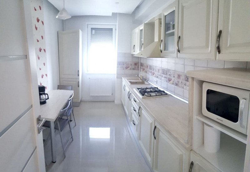 Apartament 3 camere  decorat cu rafinament Mamaia Nord 