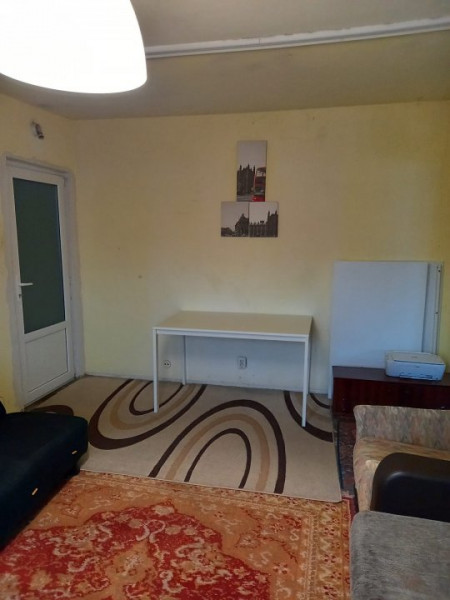 Apartament etaj 1 din 4 CET zona linistita