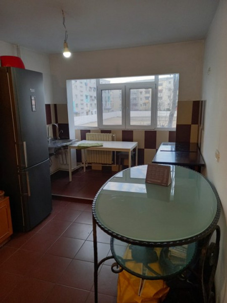 Apartament etaj 1 din 4 CET zona linistita