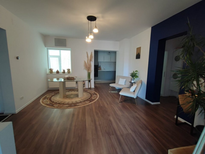 închiriere apartament spațios cu 3 domitoare cu design Piata Ovidiu