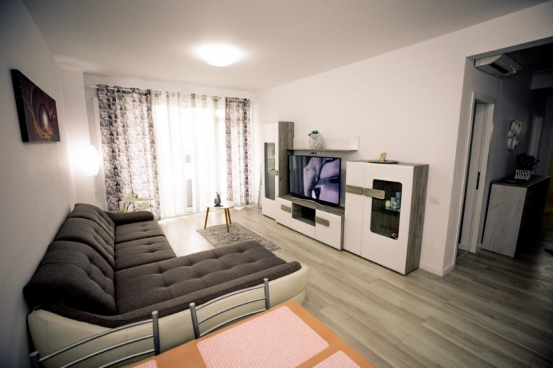 Apartament disponibil septembrie decorat cu rafinament Mamaia Nord 