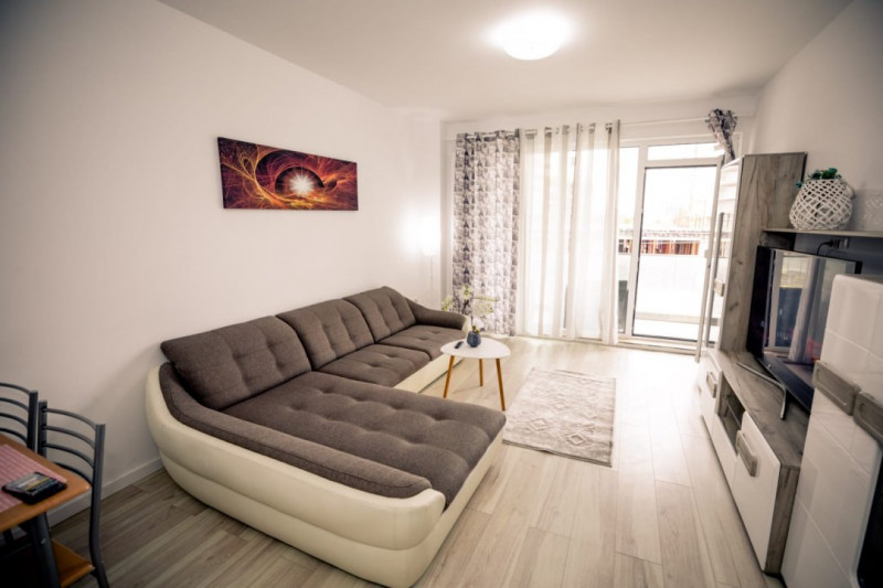 Apartament disponibil septembrie decorat cu rafinament Mamaia Nord 