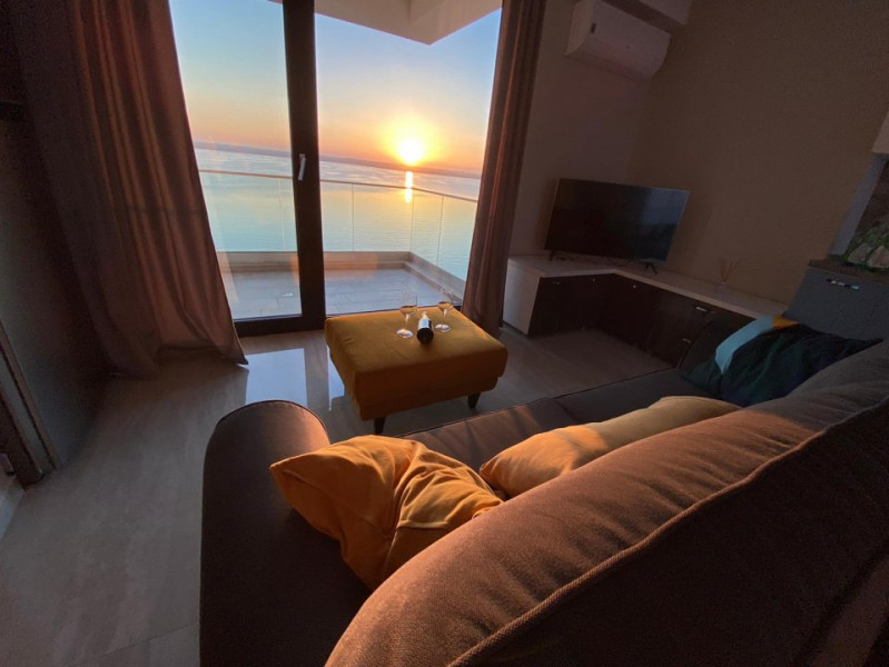 Apartament exclusivist vedere frontala lac EXTRASEZON Mamaia Butoaie 