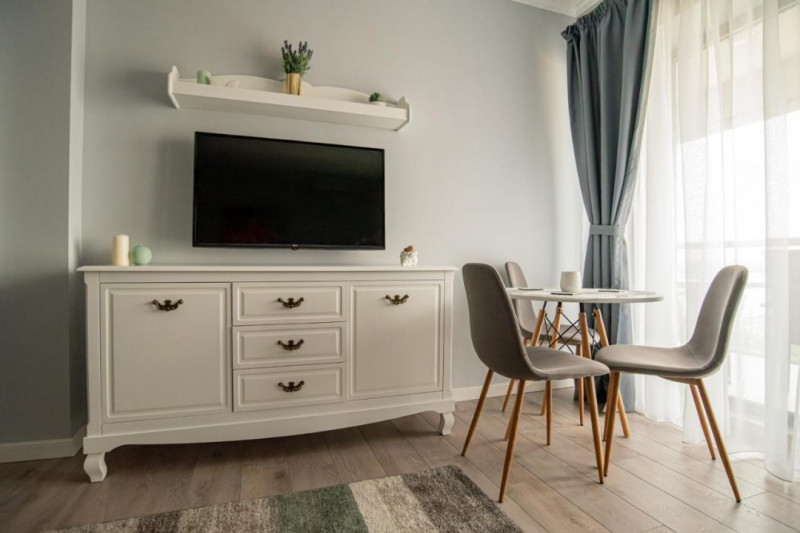 Apartament coquet Mamaia Statiune zona Butoaie vedere lac
