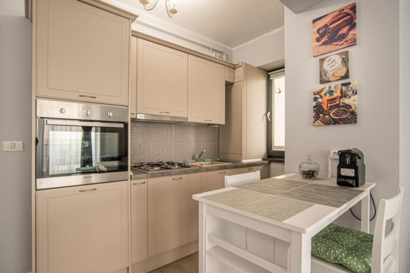 Apartament coquet Mamaia Statiune zona Butoaie vedere lac