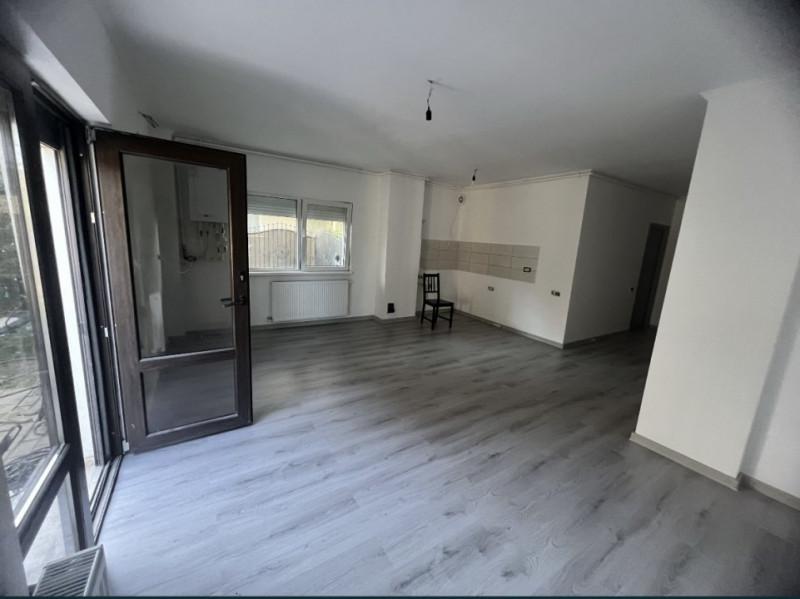 vanzare Apartament finisat la cheie + curte proprie 77 mp.