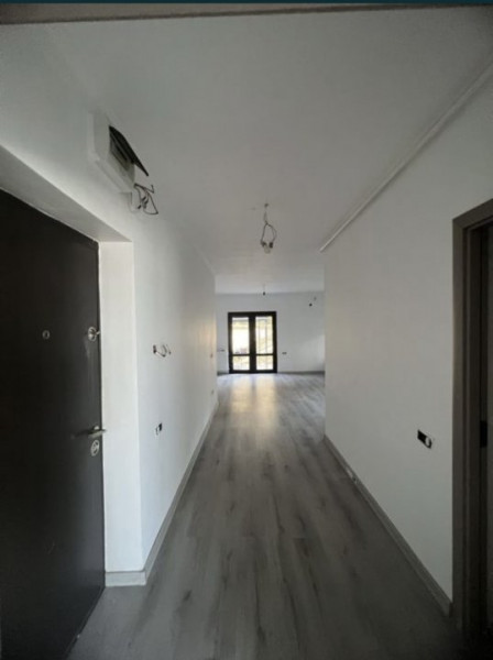 vanzare Apartament finisat la cheie + curte proprie 77 mp.