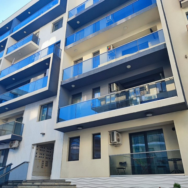 închiriere apartament Mamaia Nord cu garaj subteran privat  