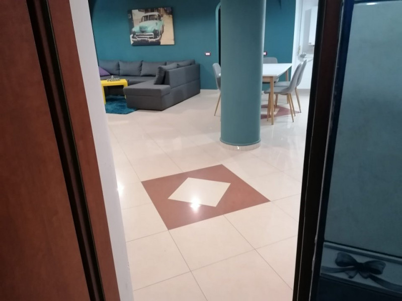 apartament de închiriat Constanta Faleza Nord cu parcare proprie 