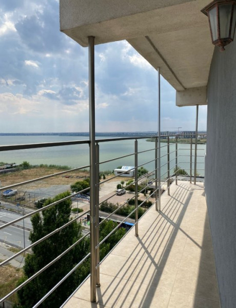 închiriere apartament Mamaia parcare privata  