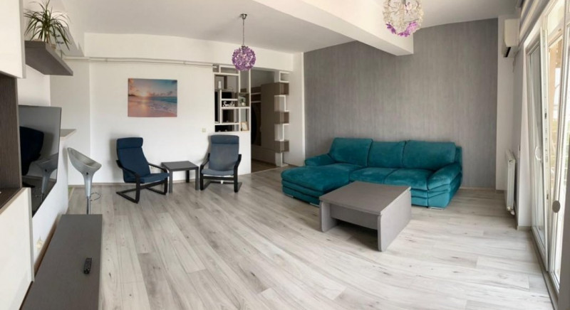 închiriere apartament Mamaia parcare privata  