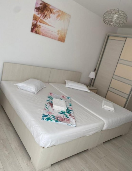 închiriere apartament Mamaia parcare privata  