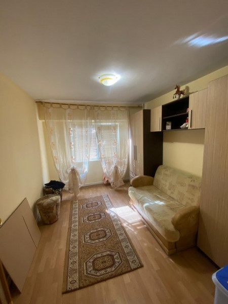 Apartament 3 camere Dezrobirii centrala gaz!!!