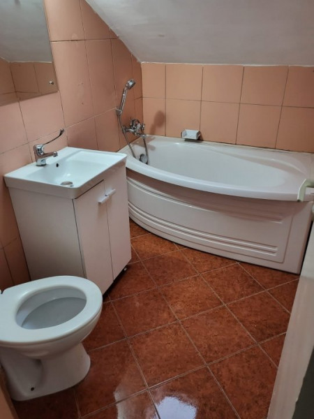 vânzare apartament tip mansarda  