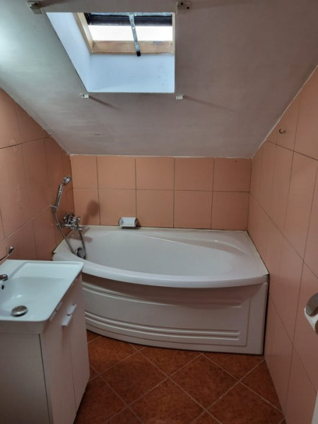 vânzare apartament tip mansarda  