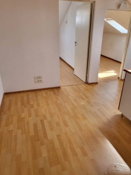 vânzare apartament tip mansarda  