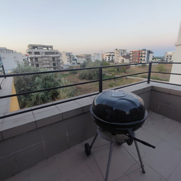 închiriere apartament cu loc de joaca și terasa cu grătar grill