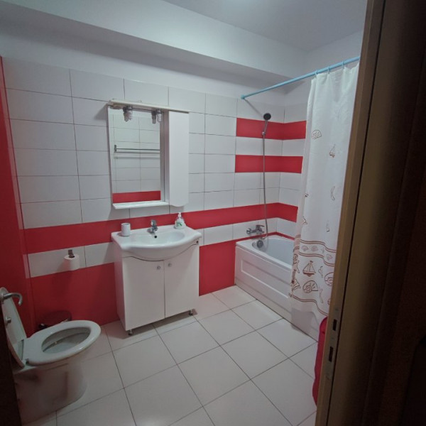 închiriere apartament cu loc de joaca și terasa cu grătar grill