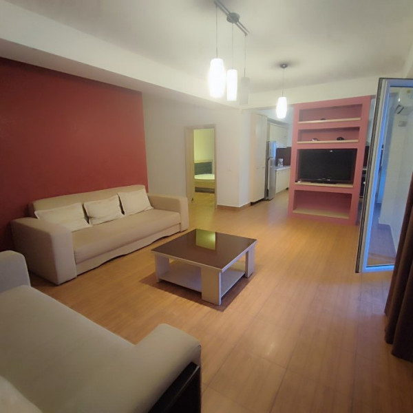 închiriere apartament cu loc de joaca și terasa cu grătar grill