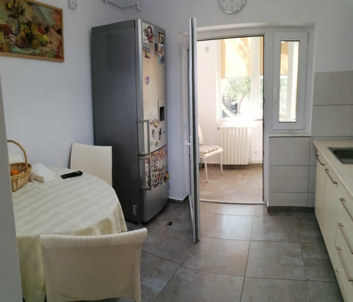 Apartament dotat si finisat cu bun gust zona linistita intrare oras