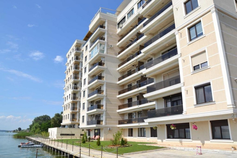 inchiriere apartament 3 camere vedere lac inclusiv vara cu parcare