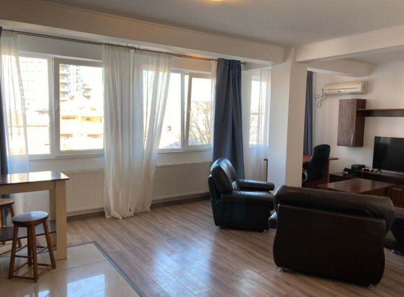 închiriere apartament spațios Trocadero